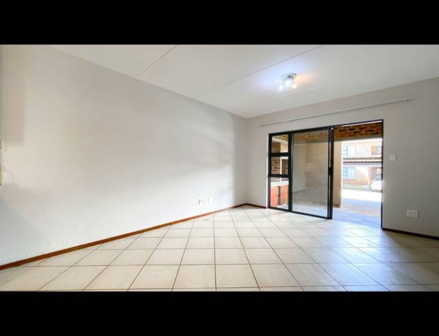 2 BEDROOM TOWNHOUSE FOR SALE IN ALBERTSDAL